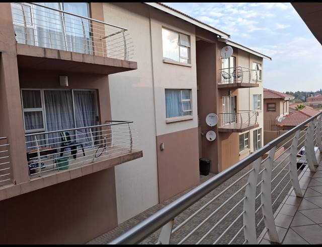2 BEDROOM APARTMENT FOR SALE IN VANDERBIJLPARK SE 4